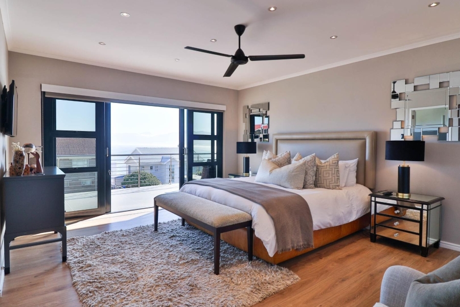 5 Bedroom Property for Sale in De Kelders Western Cape